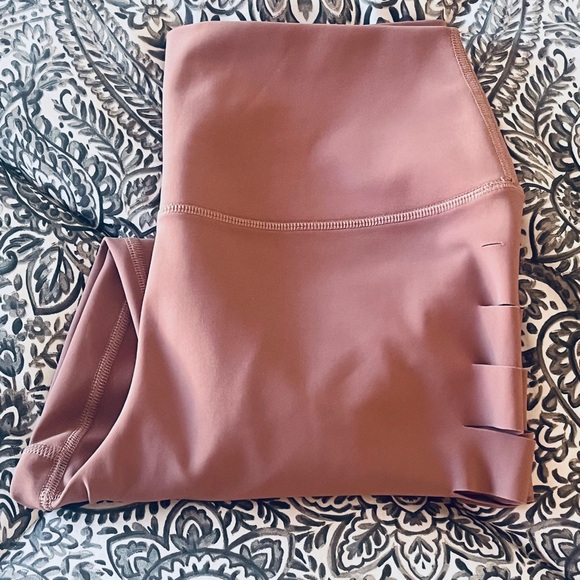 Alo High-Waist Slice Capri Leggings - Picture 11 of 14